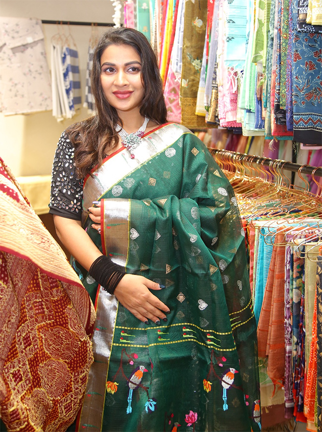 Bigg Boss Fame Inaya Sultana in banjara hills  - Sakshi11