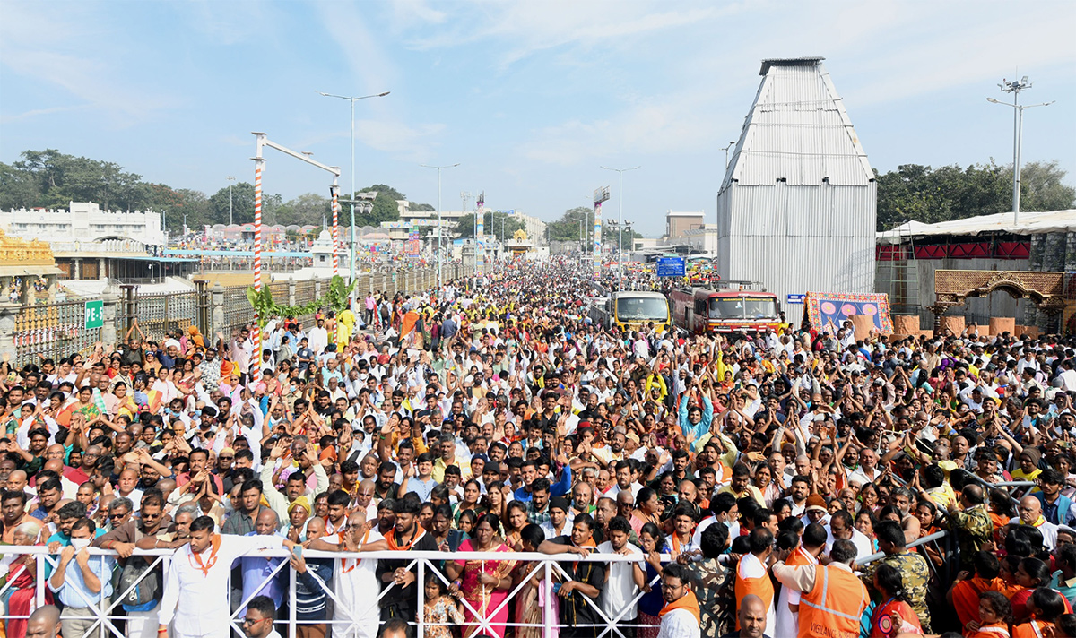 Vaikunta Ekadasi 2023 Date in Tirumala - Sakshi5