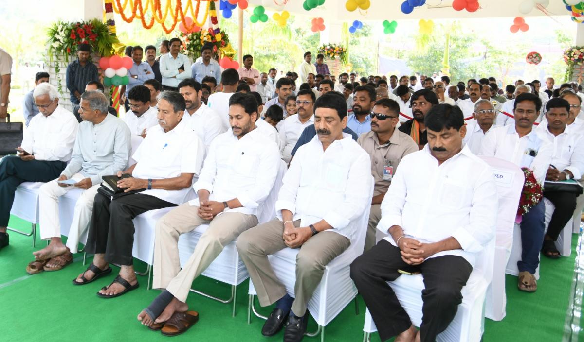 CM YS Jagan Participated in Christmas Prayers at Idupulapaya Prayer Hall Photos - Sakshi1