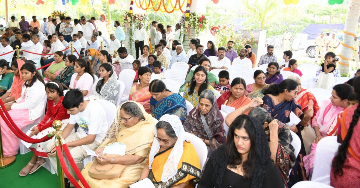 CM YS Jagan Participated in Christmas Prayers at Idupulapaya Prayer Hall Photos - Sakshi2