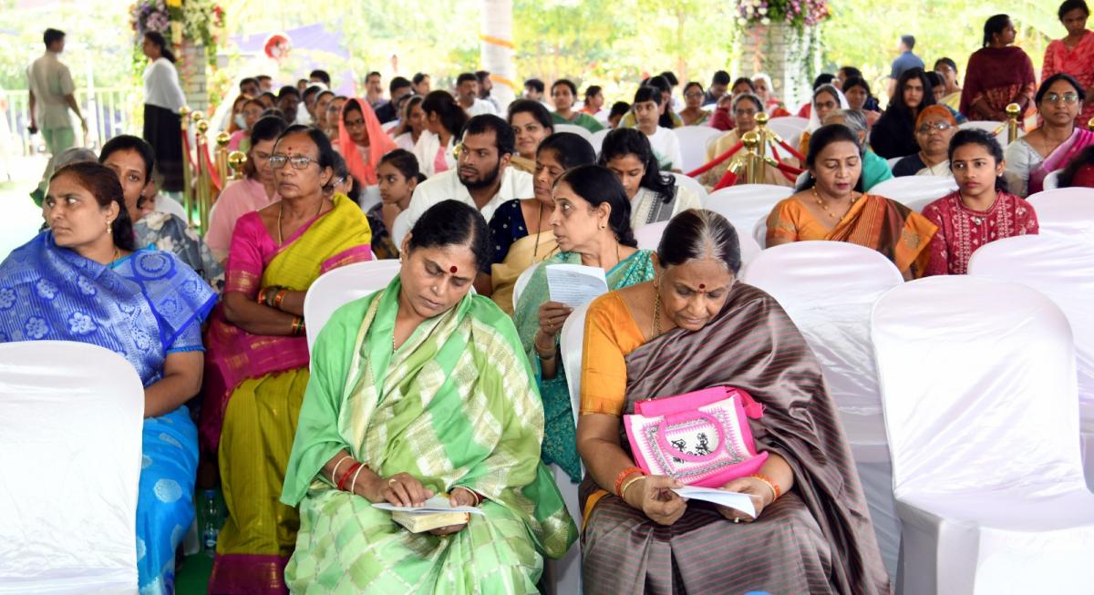 CM YS Jagan Participated in Christmas Prayers at Idupulapaya Prayer Hall Photos - Sakshi6