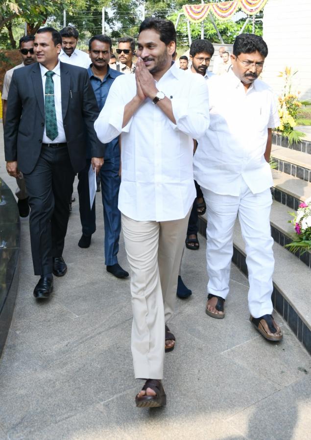 CM YS Jagan Participated in Christmas Prayers at Idupulapaya Prayer Hall Photos - Sakshi10