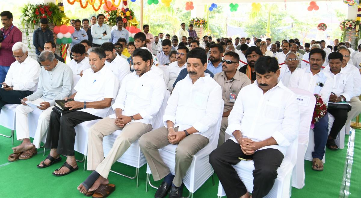 CM YS Jagan Participated in Christmas Prayers at Idupulapaya Prayer Hall Photos - Sakshi14