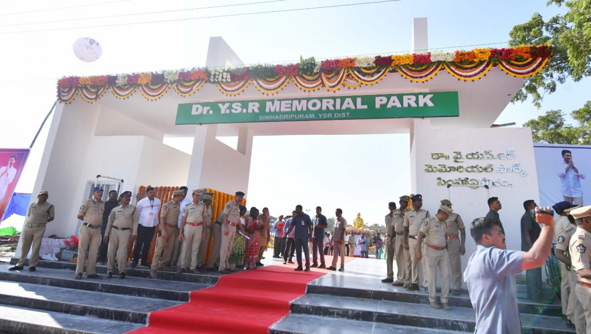 CM YS Jagan In YSR District Simhadripuram Photos - Sakshi22