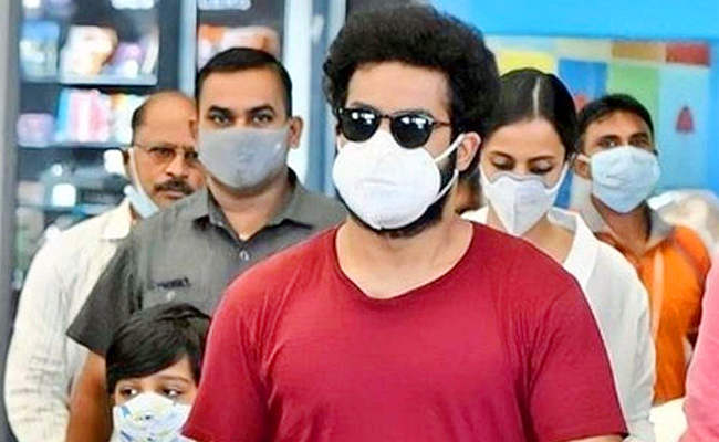 Celebrities Wear Face Masks During The Coronavirus Pandemic Photos - Sakshi12