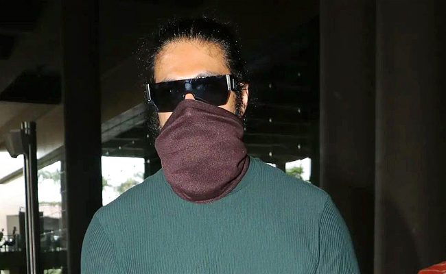 Celebrities Wear Face Masks During The Coronavirus Pandemic Photos - Sakshi15