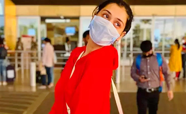 Celebrities Wear Face Masks During The Coronavirus Pandemic Photos - Sakshi18