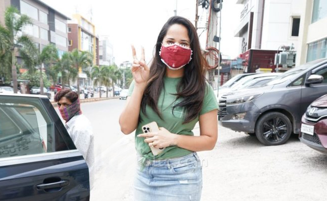 Celebrities Wear Face Masks During The Coronavirus Pandemic Photos - Sakshi5