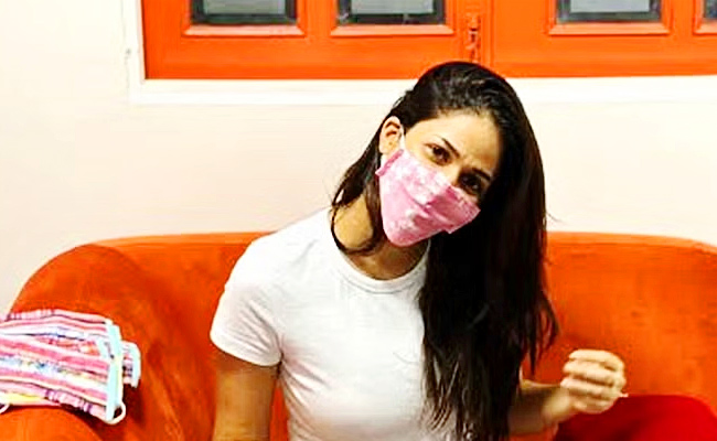 Celebrities Wear Face Masks During The Coronavirus Pandemic Photos - Sakshi7