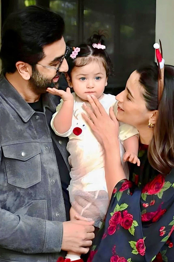 Alia Bhatt ANd Ranbir Kapoor present daughter Raha PHotos - Sakshi3