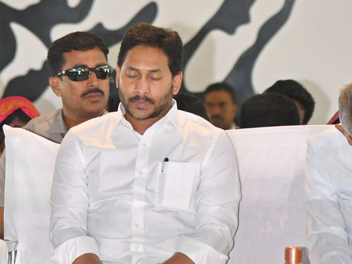 CM Jagan Participated In Christmas Celebrations With Family Members - Sakshi13