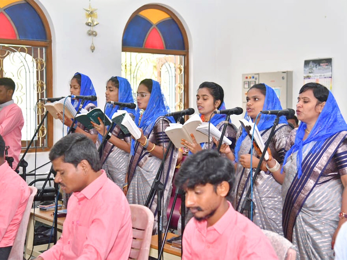 CM Jagan Participated In Christmas Celebrations With Family Members - Sakshi17