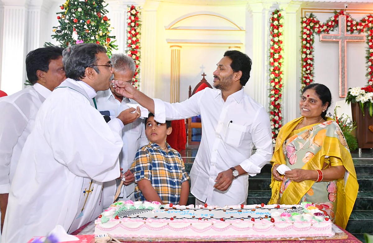 CM Jagan Participated In Christmas Celebrations With Family Members - Sakshi3