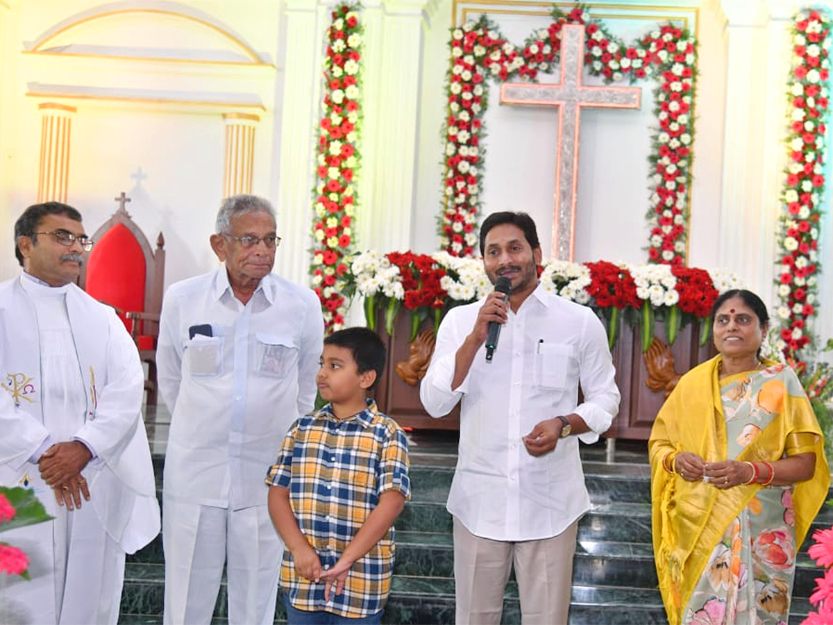 CM Jagan Participated In Christmas Celebrations With Family Members - Sakshi8