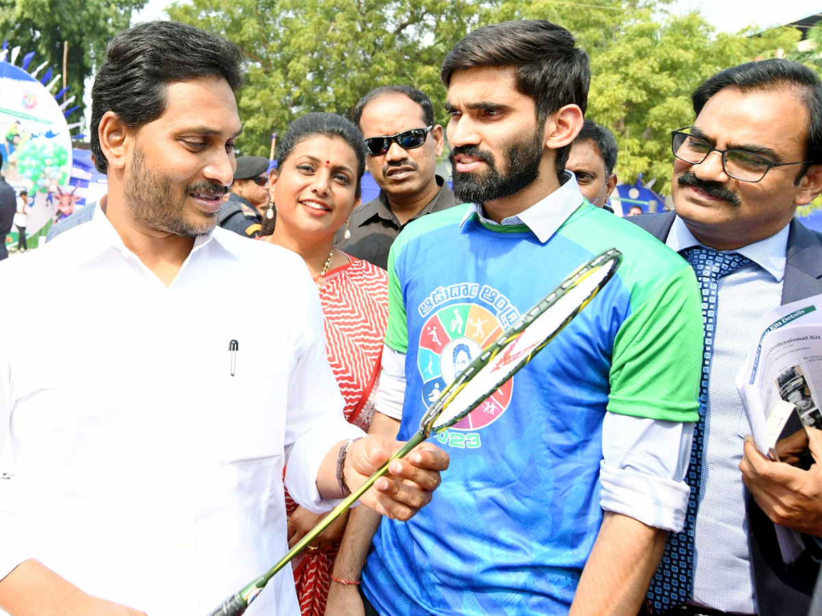 CM Jagan Launch Mega Sports Event Aadudam Andhra In Guntur PHotos - Sakshi14