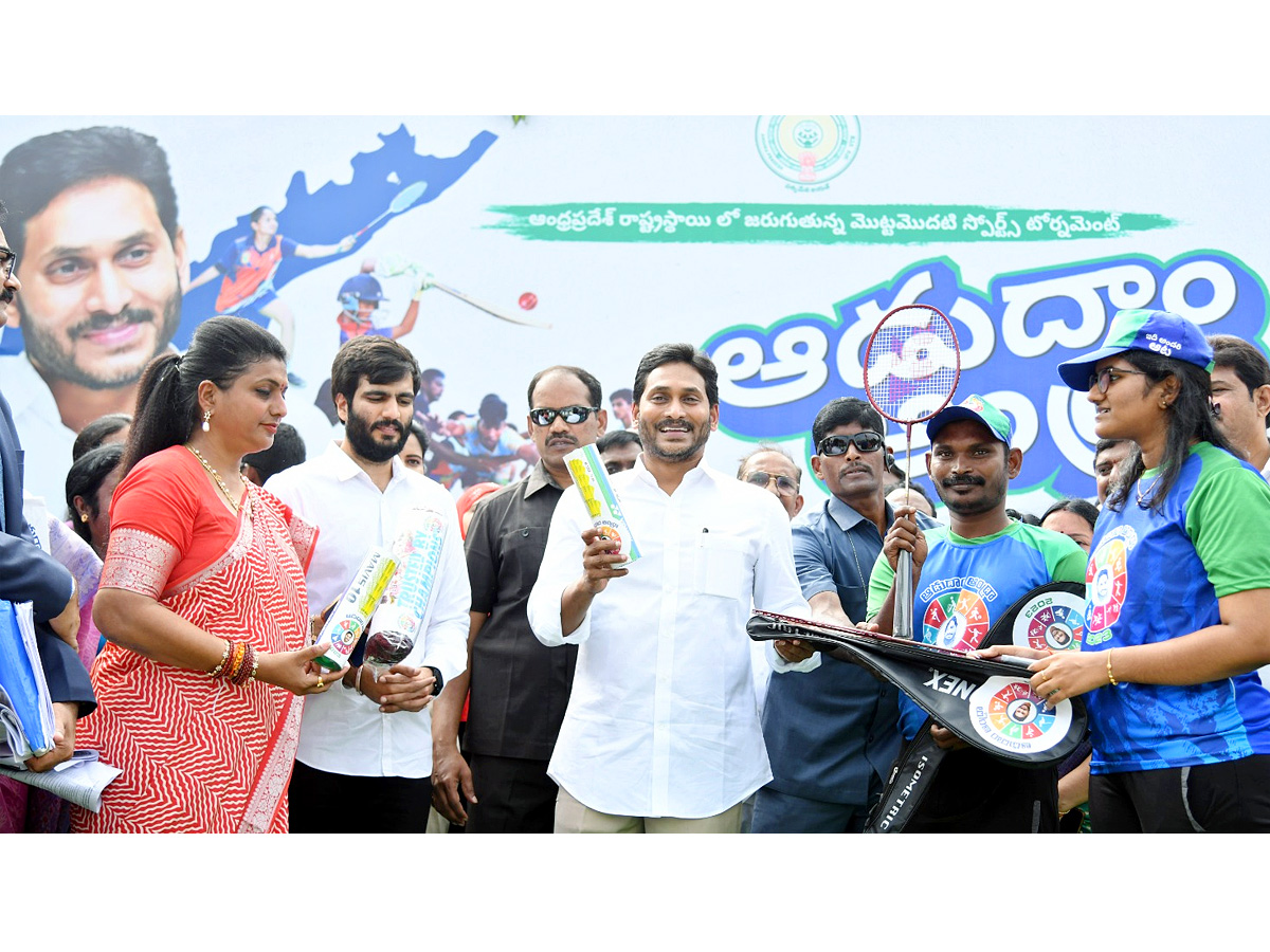 CM Jagan Launch Mega Sports Event Aadudam Andhra In Guntur PHotos - Sakshi20