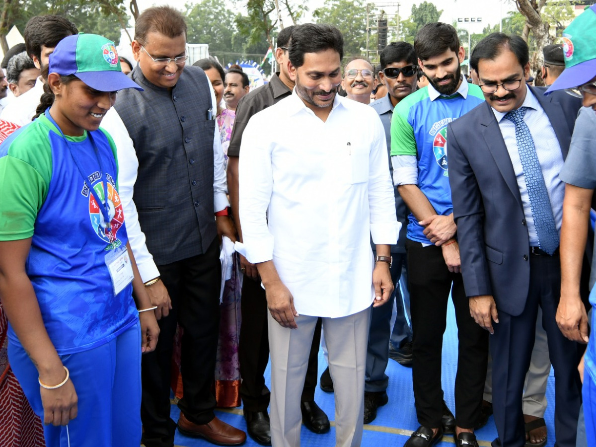 CM Jagan Launch Mega Sports Event Aadudam Andhra In Guntur PHotos - Sakshi24