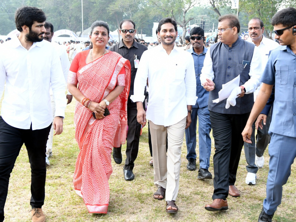 CM Jagan Launch Mega Sports Event Aadudam Andhra In Guntur PHotos - Sakshi25