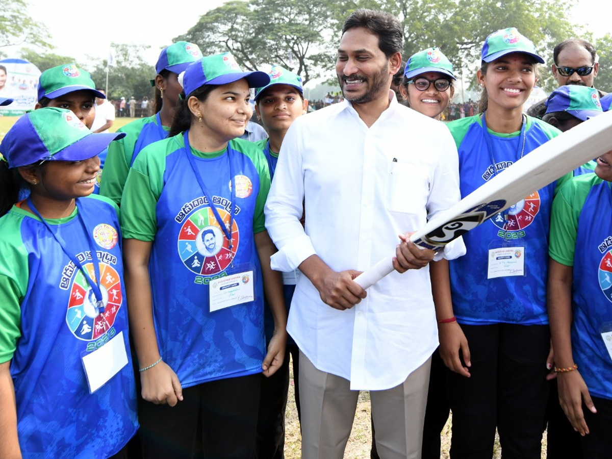 CM Jagan Launch Mega Sports Event Aadudam Andhra In Guntur PHotos - Sakshi26