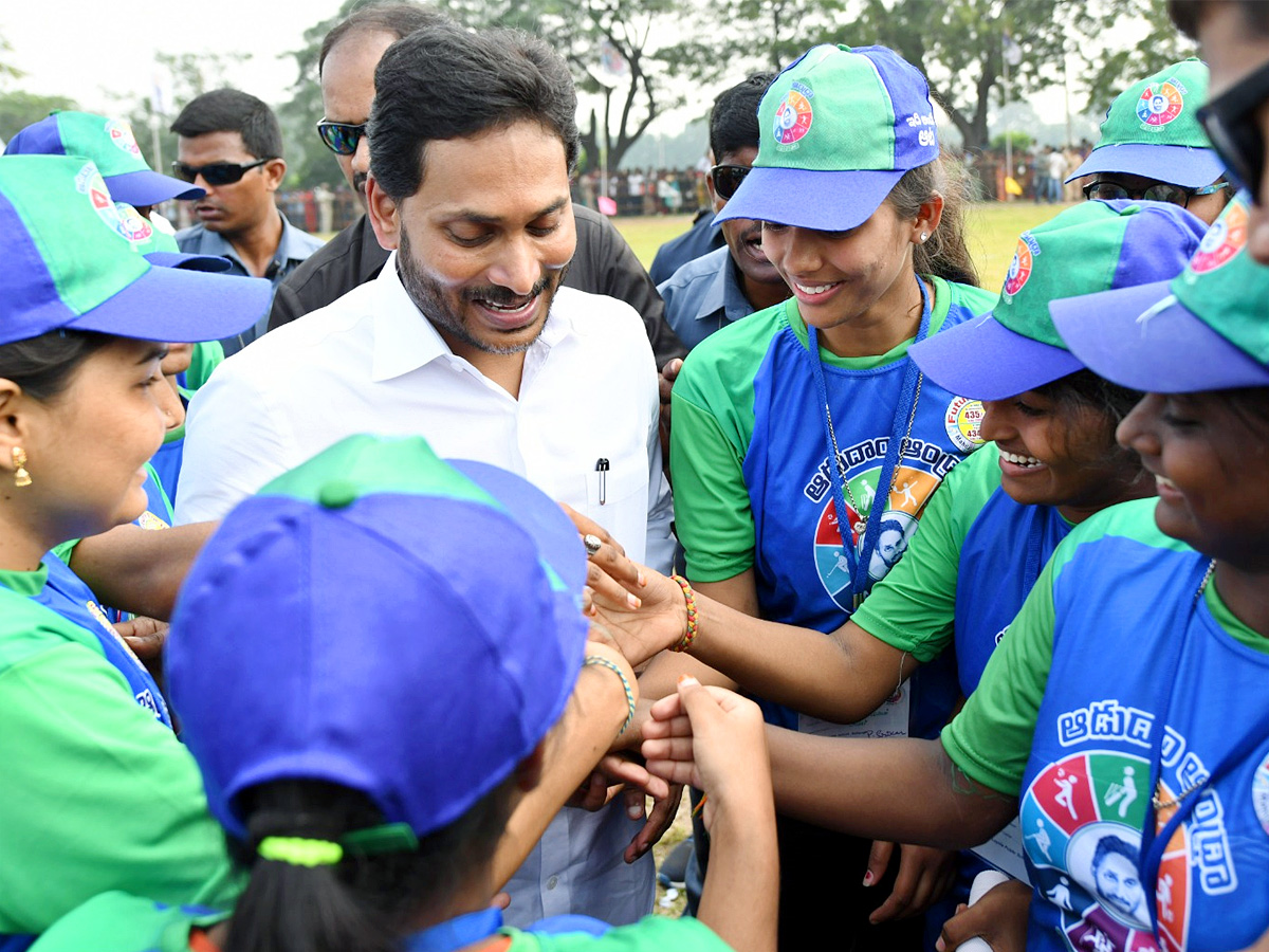 CM Jagan Launch Mega Sports Event Aadudam Andhra In Guntur PHotos - Sakshi28