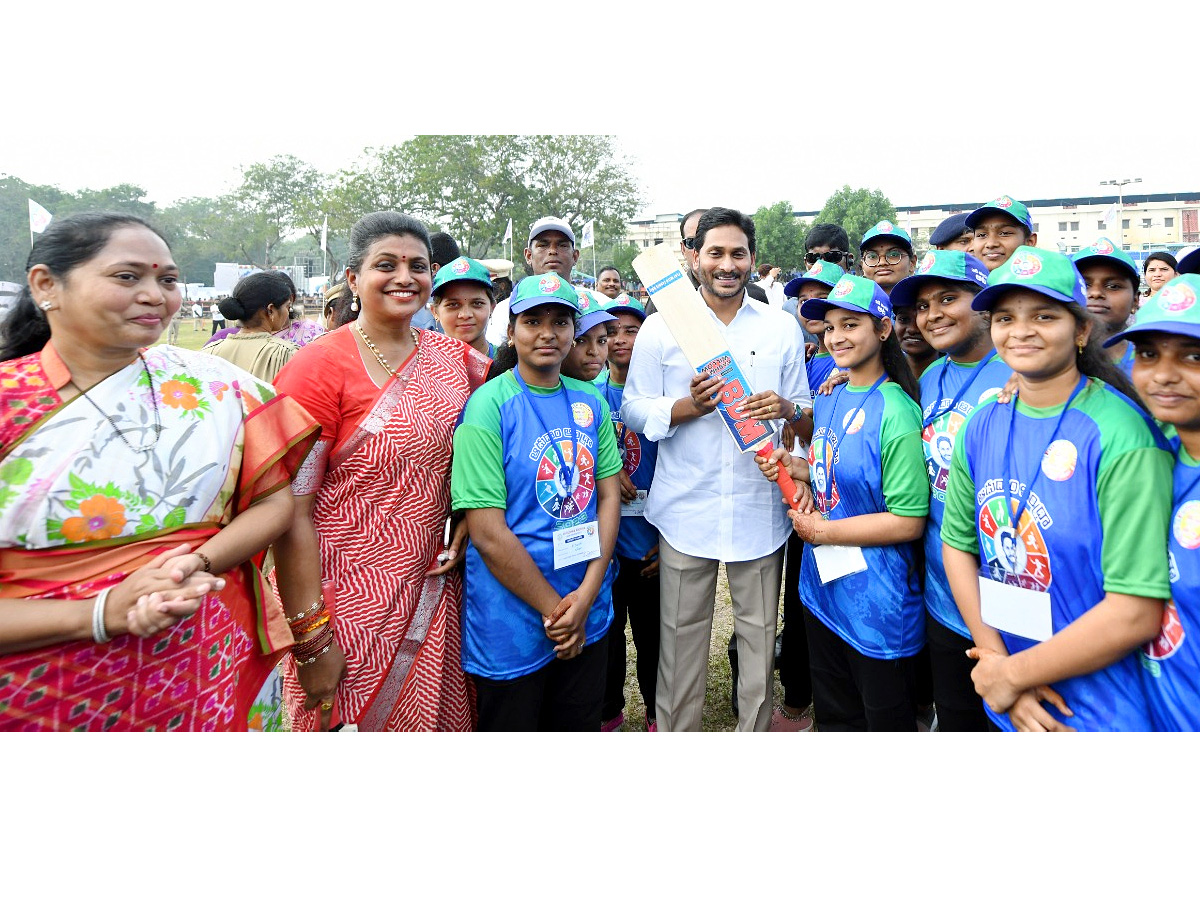 CM Jagan Launch Mega Sports Event Aadudam Andhra In Guntur PHotos - Sakshi29