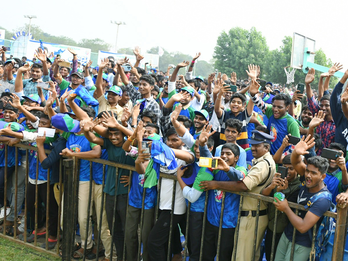 CM Jagan Launch Mega Sports Event Aadudam Andhra In Guntur PHotos - Sakshi49