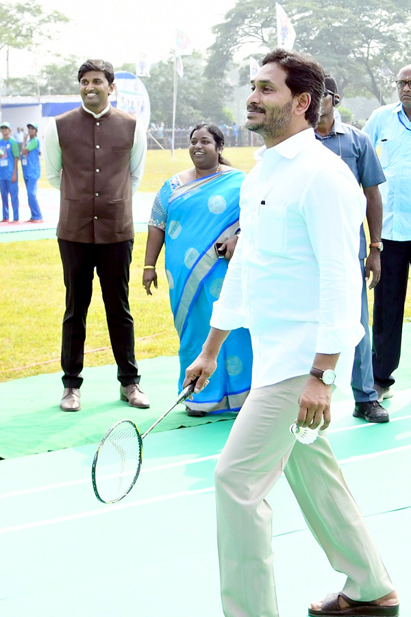 CM Jagan Launch Mega Sports Event Aadudam Andhra In Guntur PHotos - Sakshi36