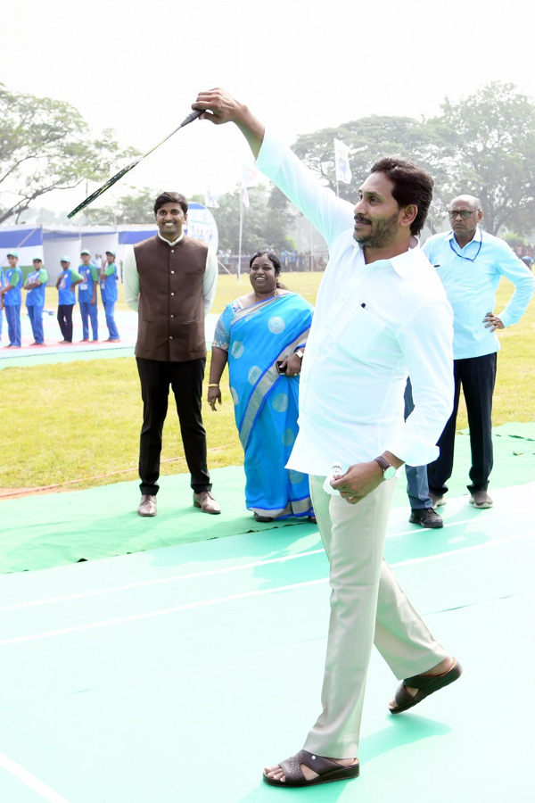 CM Jagan Launch Mega Sports Event Aadudam Andhra In Guntur PHotos - Sakshi37