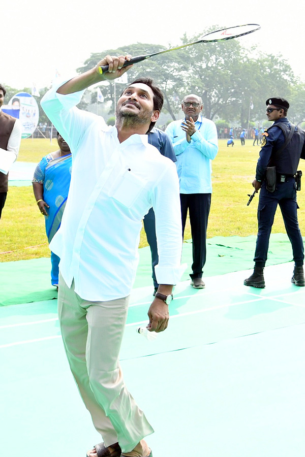 CM Jagan Launch Mega Sports Event Aadudam Andhra In Guntur PHotos - Sakshi39