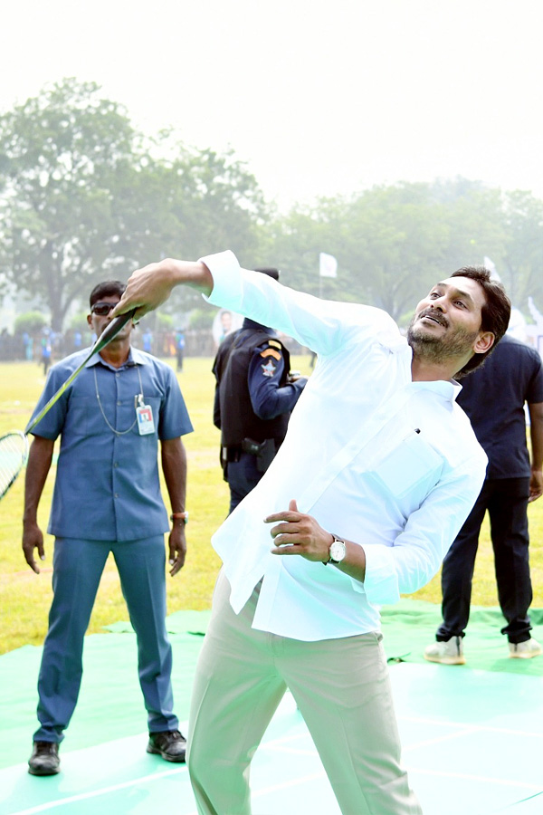 CM Jagan Launch Mega Sports Event Aadudam Andhra In Guntur PHotos - Sakshi41