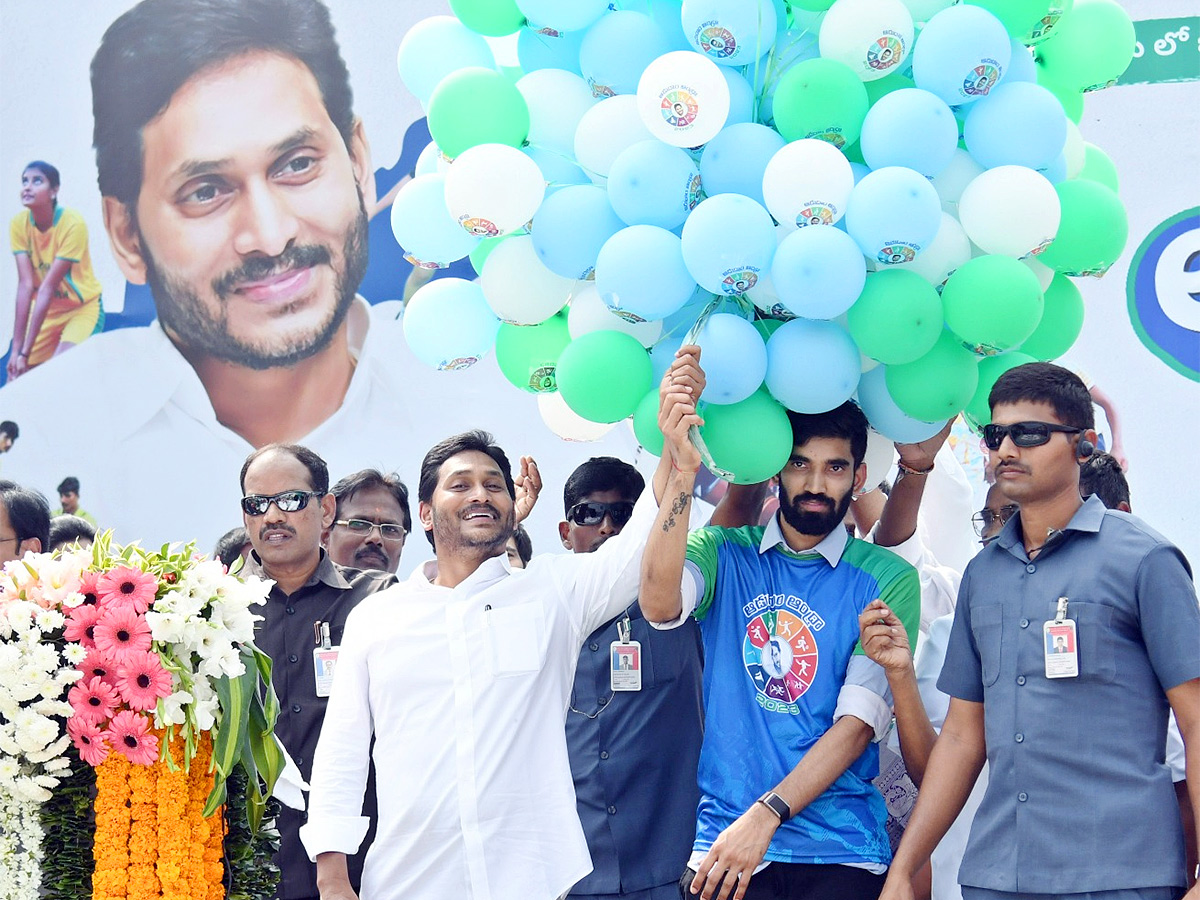 AP CM YS Jagan Participates in Aadudam Andhra Programme Photos - Sakshi2