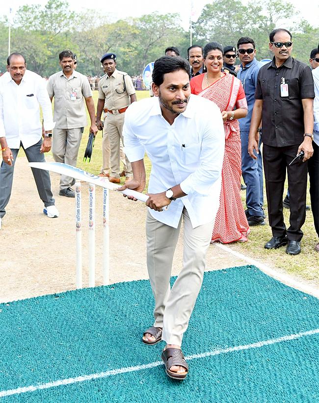 CM YS Jagan Played Cricket In Adudam Andhra Event - Sakshi10