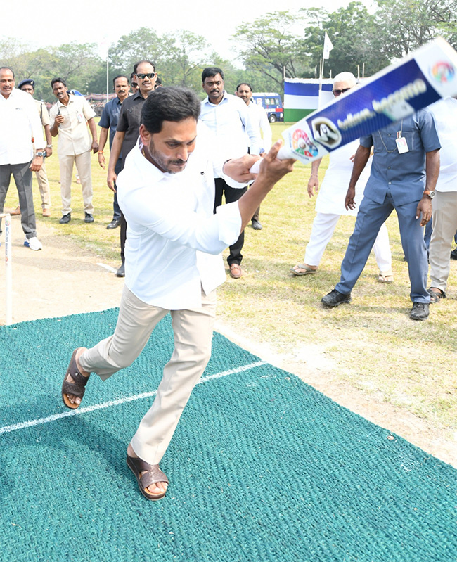 CM YS Jagan Played Cricket In Adudam Andhra Event - Sakshi12