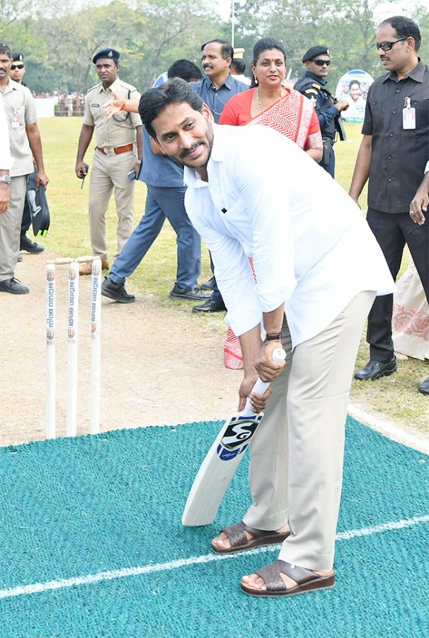 CM YS Jagan Played Cricket In Adudam Andhra Event - Sakshi14