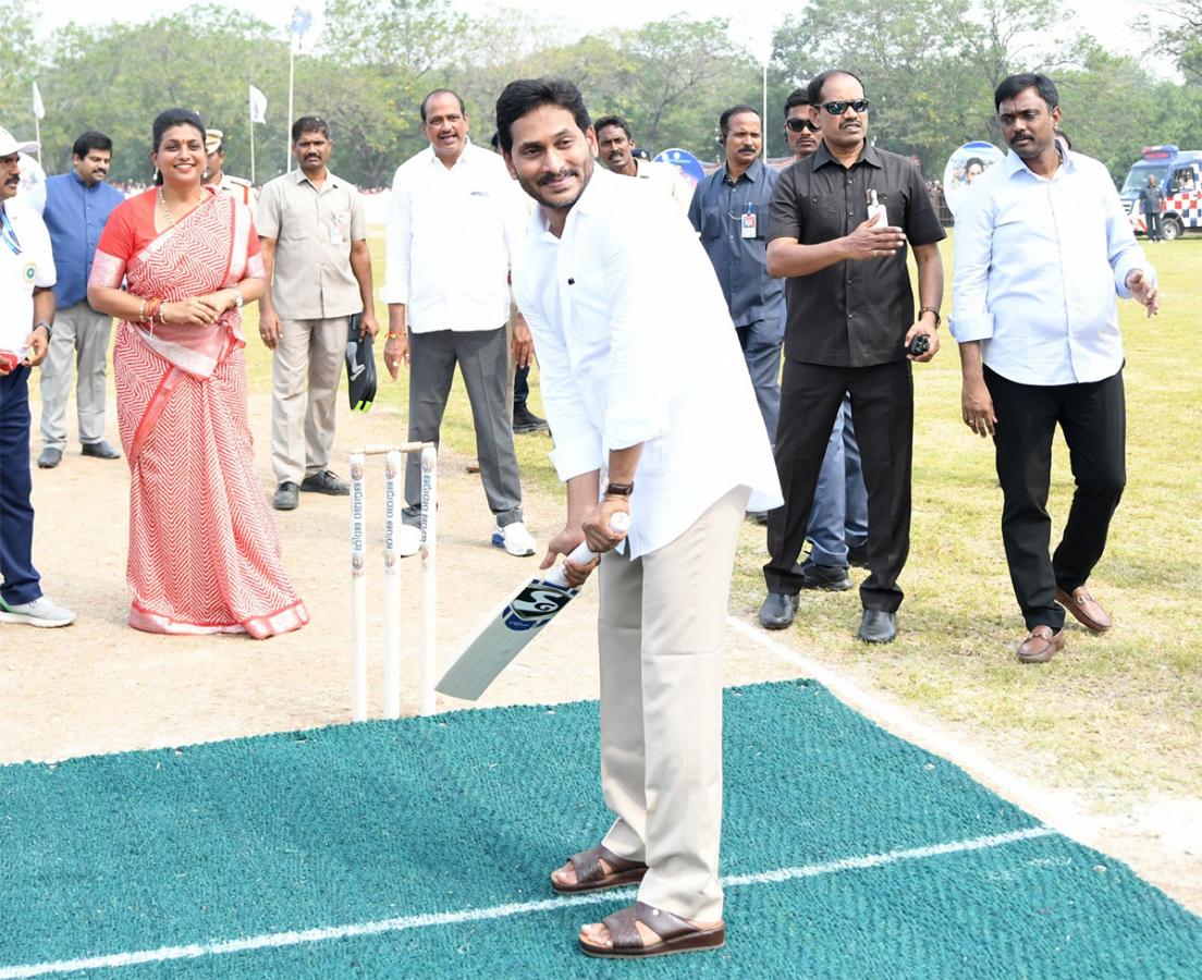 CM YS Jagan Played Cricket In Adudam Andhra Event - Sakshi5