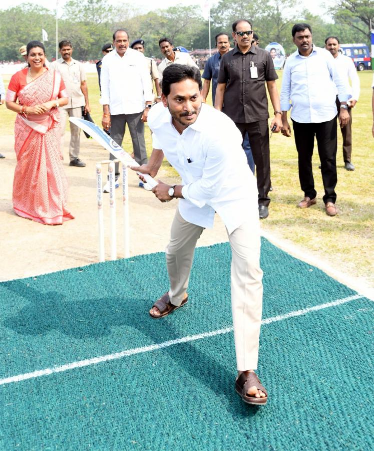 CM YS Jagan Played Cricket In Adudam Andhra Event - Sakshi8