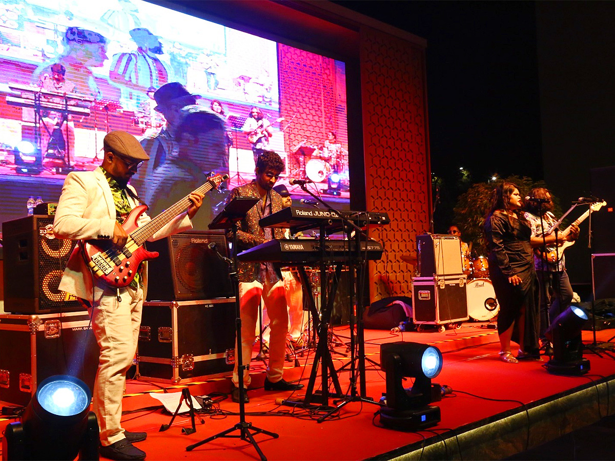 Live Music Band Entertains Christmas Celebrations - Sakshi13