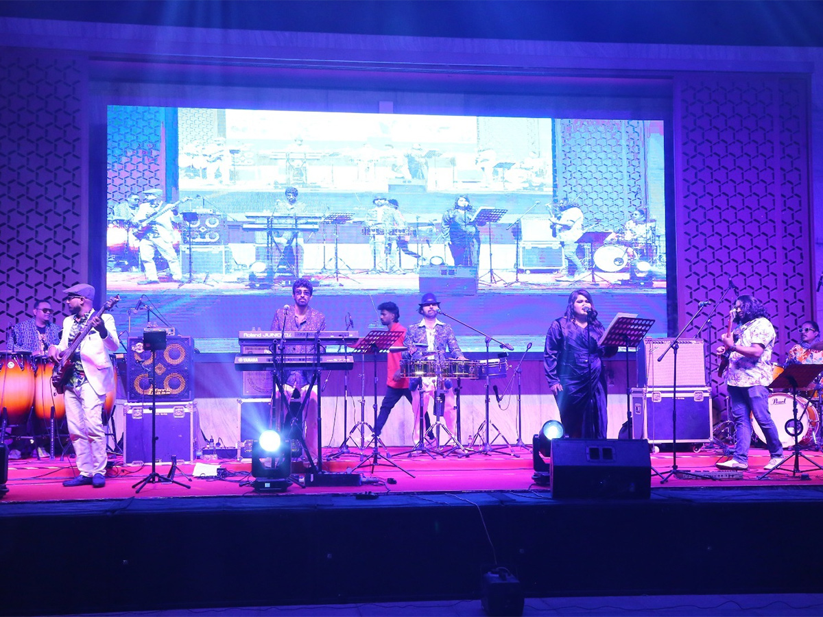 Live Music Band Entertains Christmas Celebrations - Sakshi14