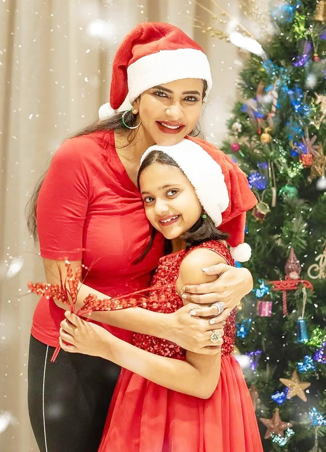 Celebrities Red Attire On Christmas Celebrations - Sakshi24