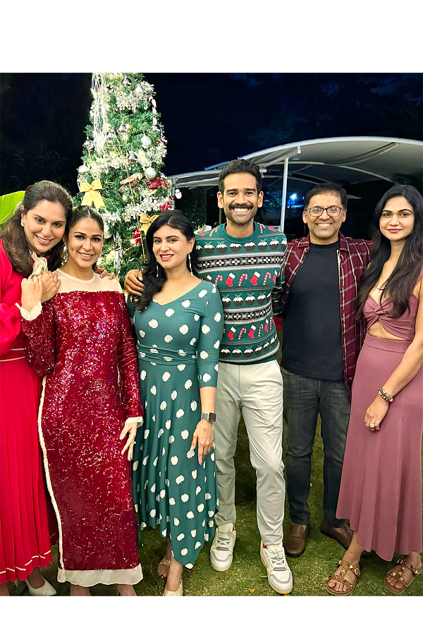 Mega Family Christmas Celebrations Hosted By Allu Arjun Photos - Sakshi10