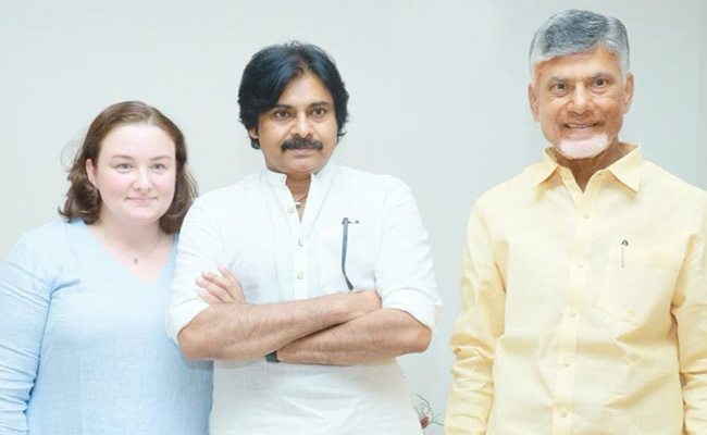 Pawan Kalyan Wife Anna Lezhneva Christmas Celebrations PHotos - Sakshi9