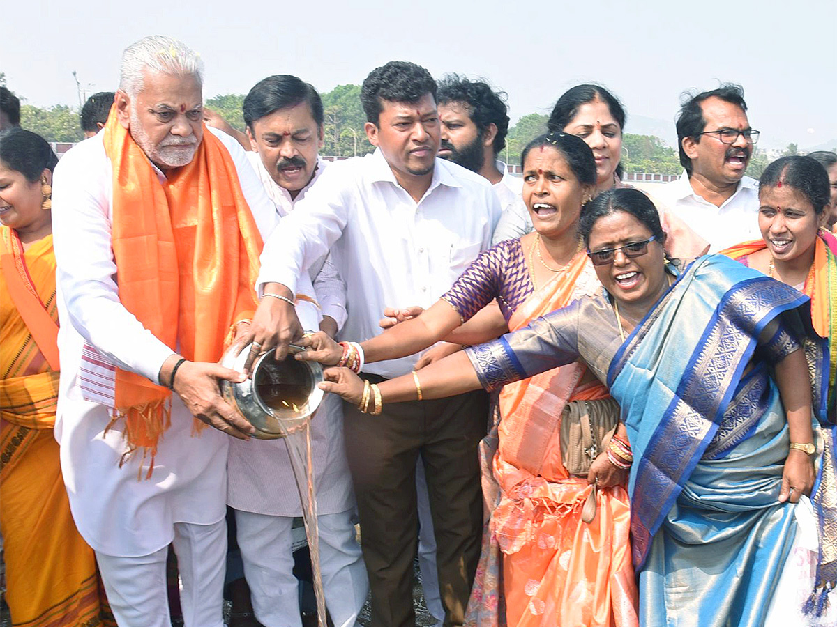 Women from fisher folk community worship sea goddess Gangamma  - Sakshi5