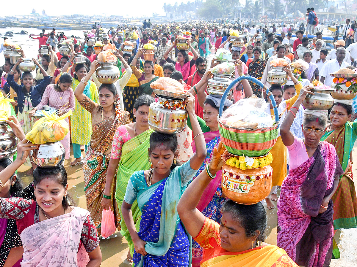 Women from fisher folk community worship sea goddess Gangamma  - Sakshi6