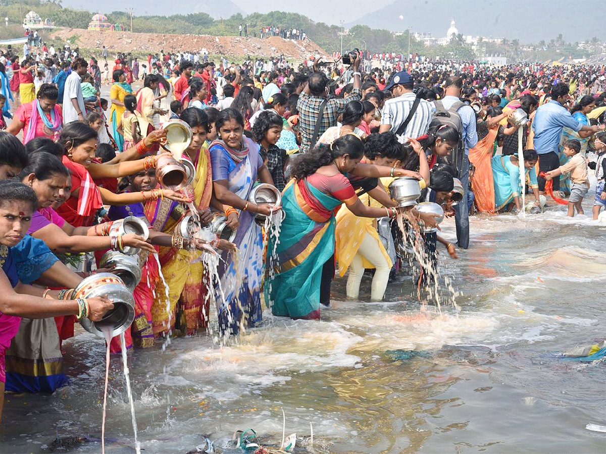 Women from fisher folk community worship sea goddess Gangamma  - Sakshi2