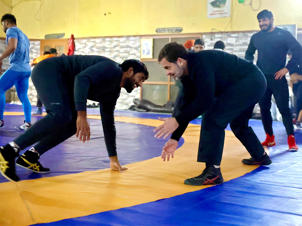 Rahul Gandhi Joined Exercise With Bajrang Punia - Sakshi3