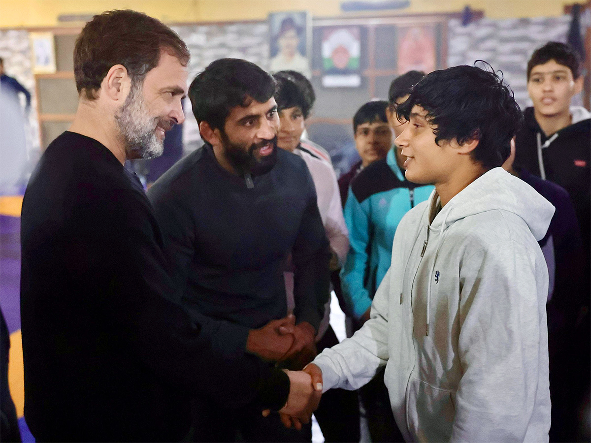 Rahul Gandhi Joined Exercise With Bajrang Punia - Sakshi4