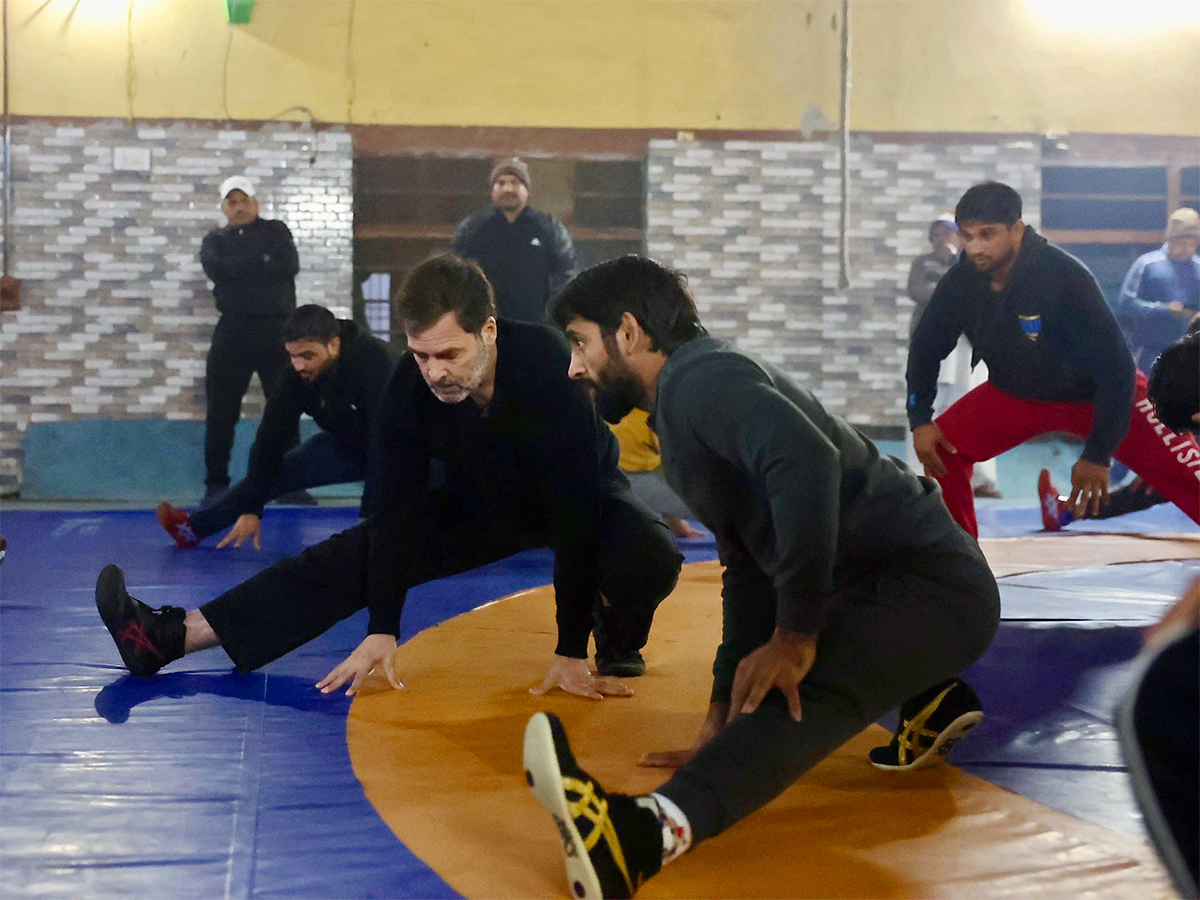 Rahul Gandhi Joined Exercise With Bajrang Punia - Sakshi5