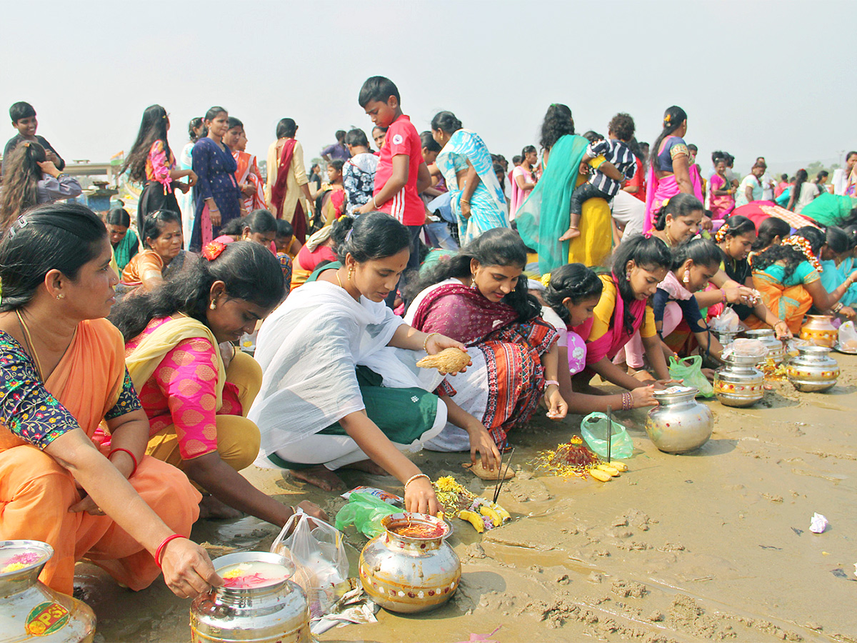 Women from fisher folk community worship sea goddess Gangamma  - Sakshi19