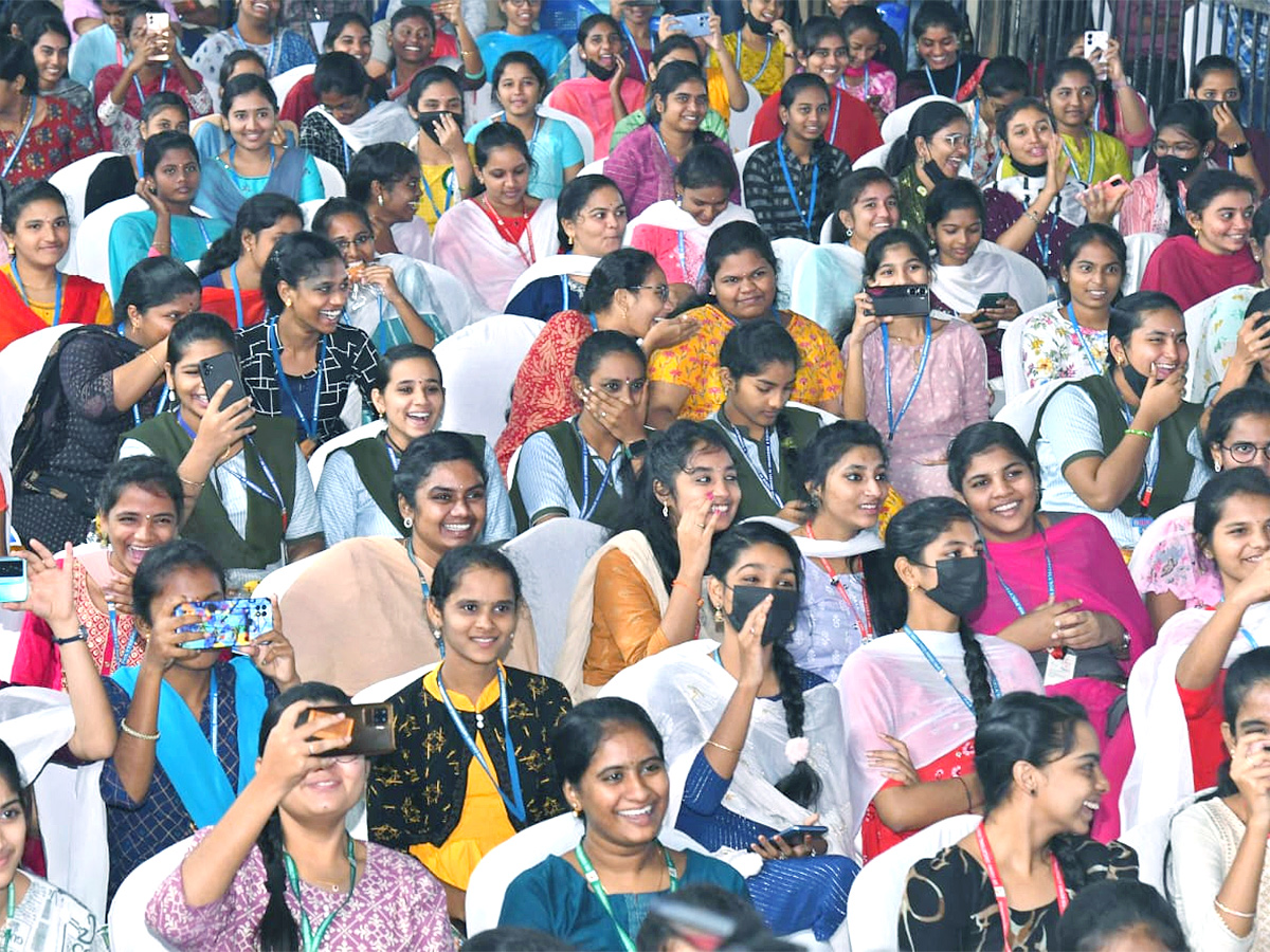 Jagananna Vidya Deevena at Bhimavaram Photos - Sakshi1