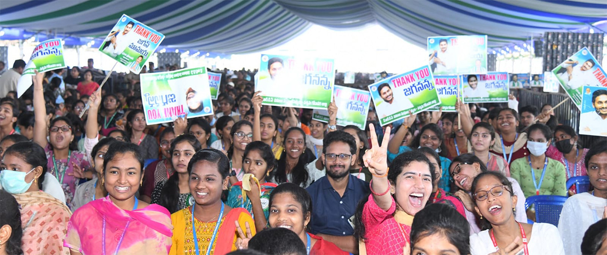 Jagananna Vidya Deevena at Bhimavaram Photos - Sakshi11